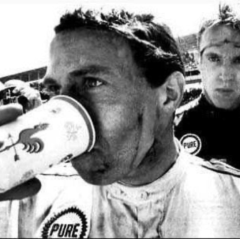 L'effort est visible sur le visage de Jim et de Dan Gurney